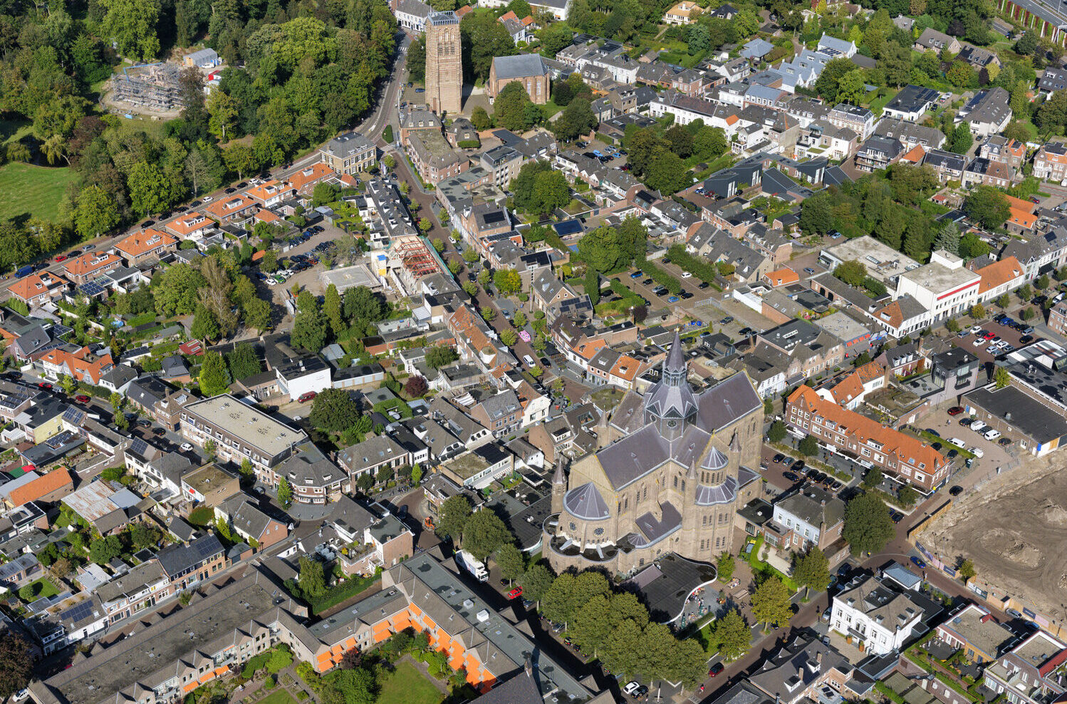 Vught luchtfoto Vughts Museum en Lambertuskerk